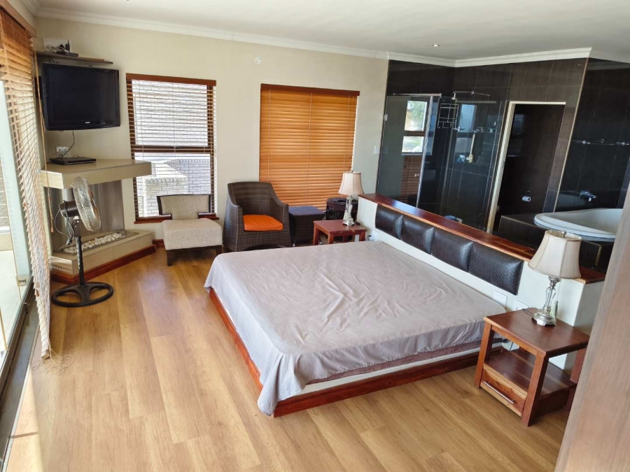 5 Bedroom Property for Sale in Blueberry Hill Western Cape